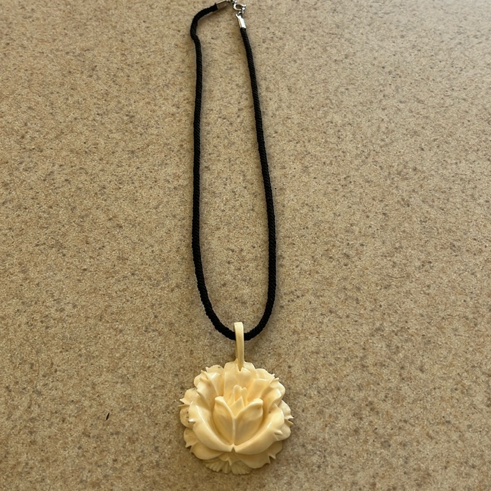 Women’s necklace